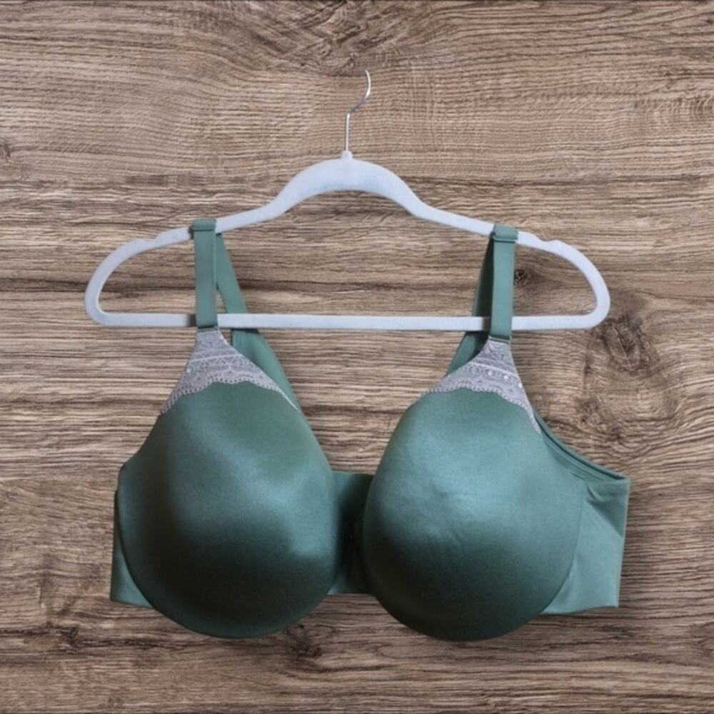 Cacique green lightly lined full coverage underwire bra. 46D